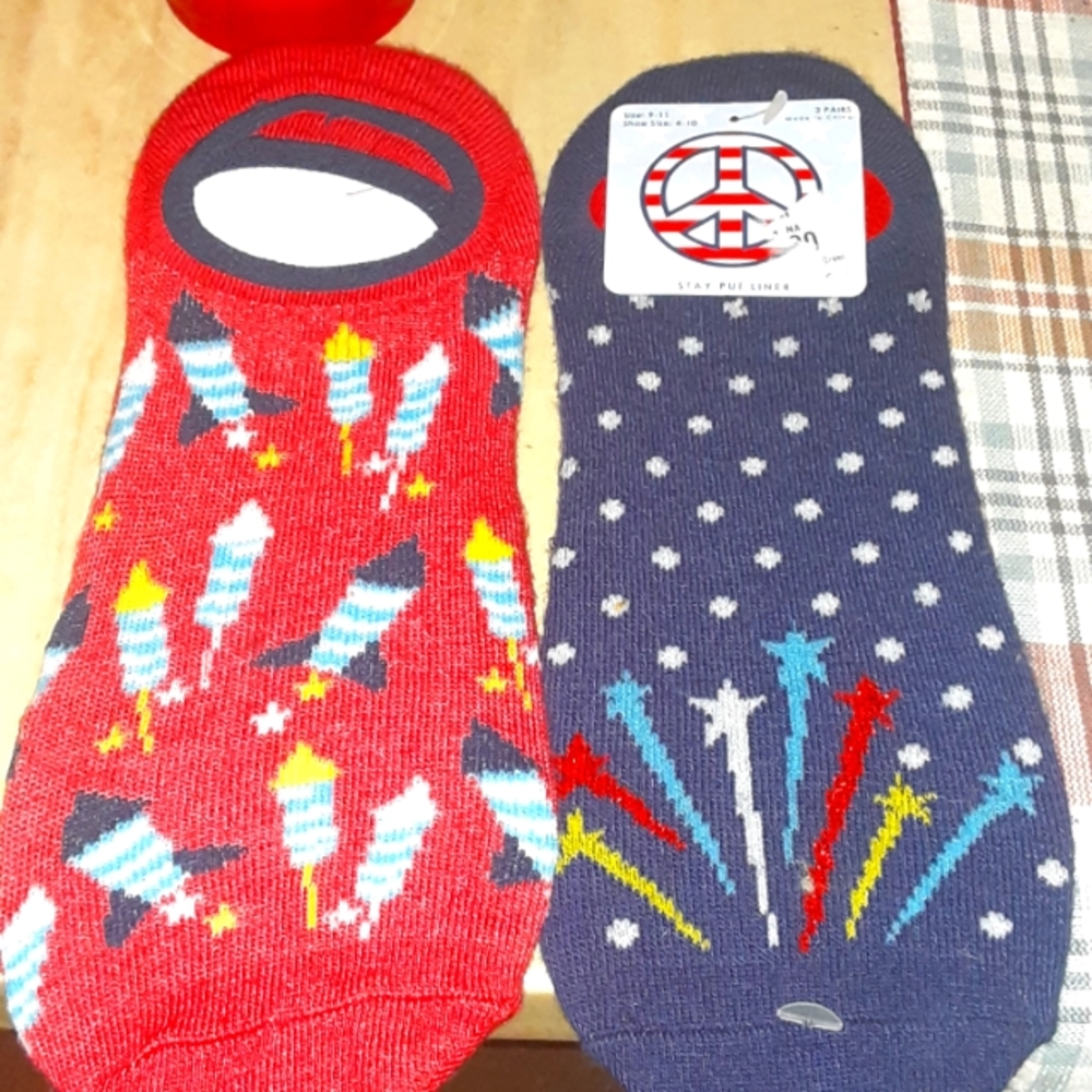 2 pair of moretz stay put liners NO SHOW SOCKS NEW